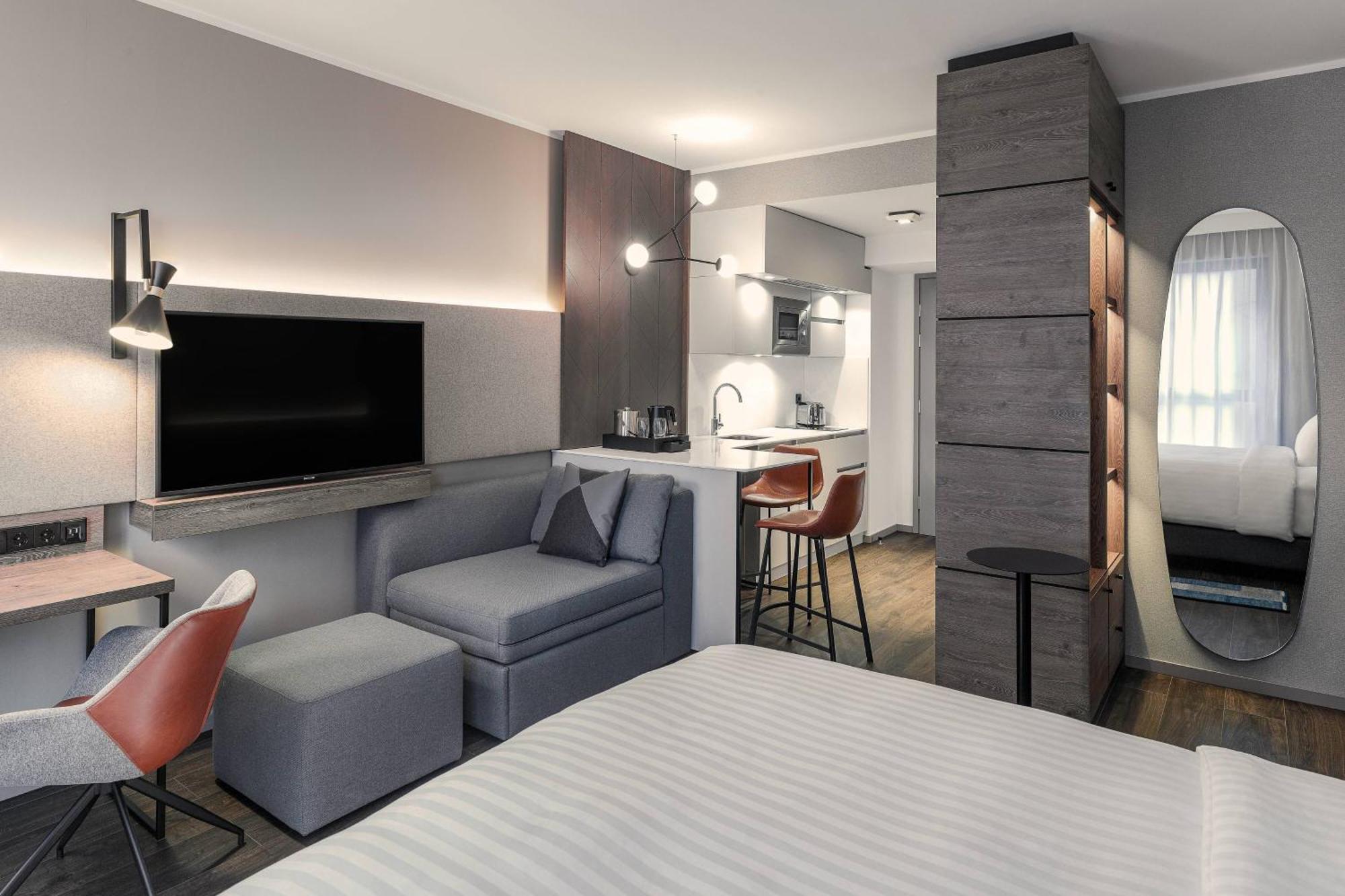 Hotel By Marriott